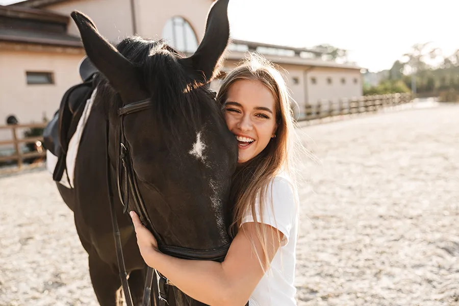 therapy-for-teens-houston Teen girl with her horse - Houston therapy for teens